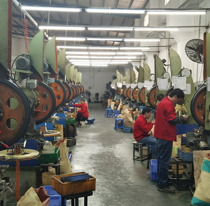 A szemüveg előállítása a Nuote Metals -ban