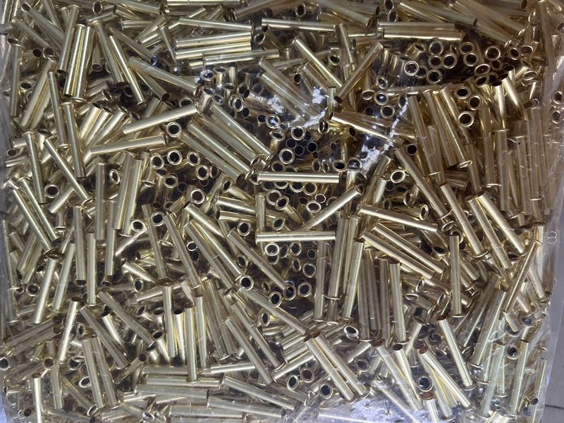 A Nuote Metals sárgaréz csőszegecseket szállít Németországba – háromlábú forgócsuklókhoz, 40 000+ ciklusban tesztelt