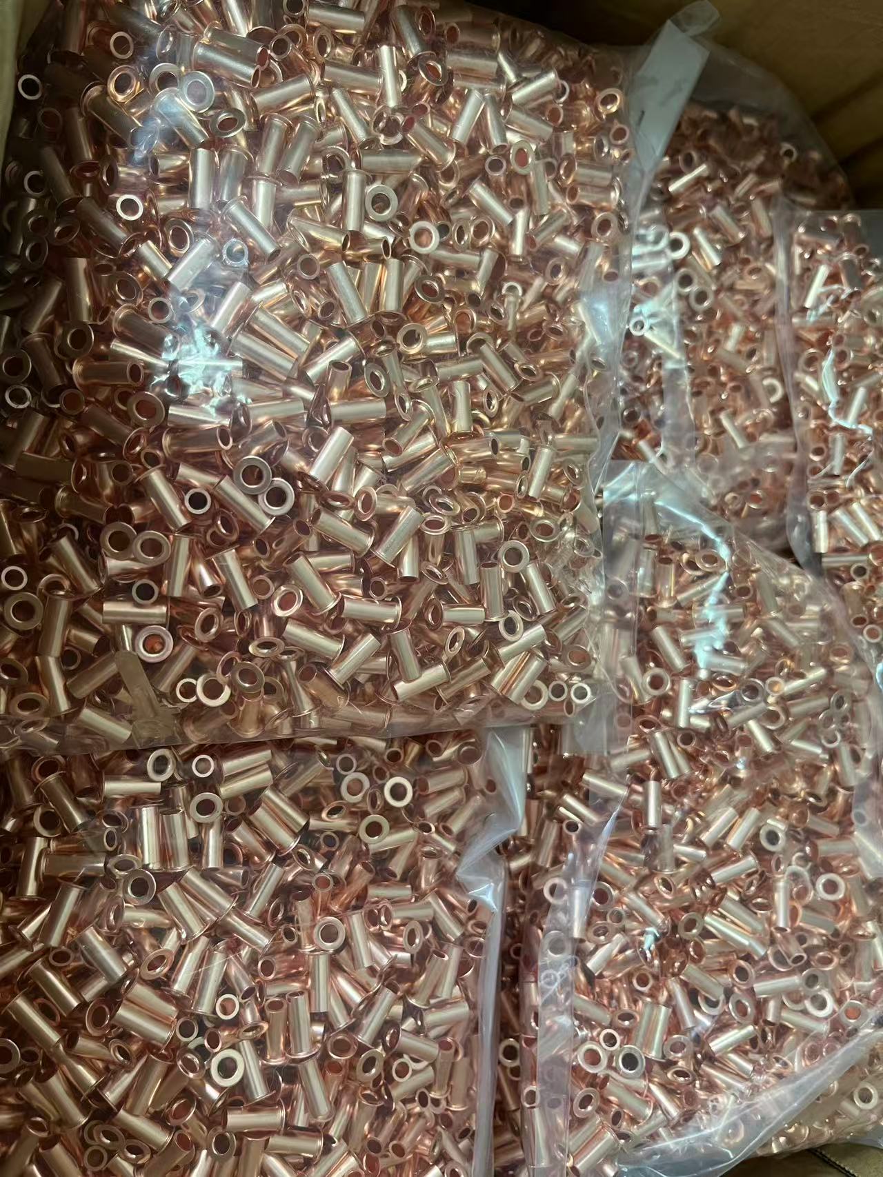A Nuote Metals DIN 7340 A rézcsőszegecseket szállít Magyarországra – kis tételben, teljes pontossággal
