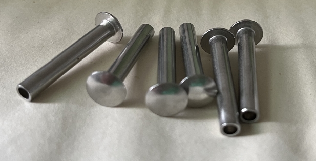 A Nuote Metals rozsdamentes acél szegecsmintákat küld Lengyelországba – a teljes vizsgálati adatot tartalmazza