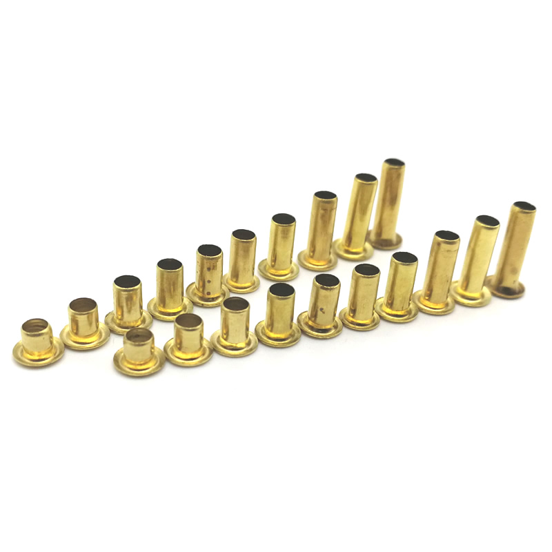 Kis sárgaréz fűzőlyukak